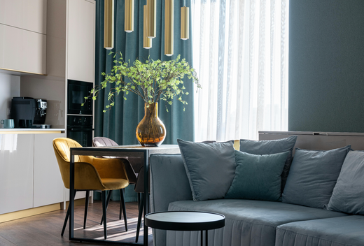 The Quiet Story of a Vase