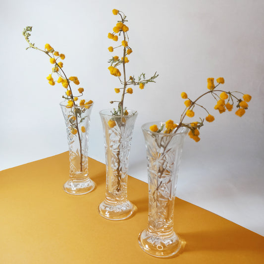 Small solo vase for single flower